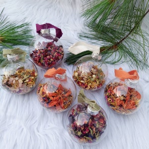 Dried Flower Ornament - Christmas Ornament - Floral Ornament - Christmas Tree Ornament - Glass Bauble Ornament - Flower Ornament