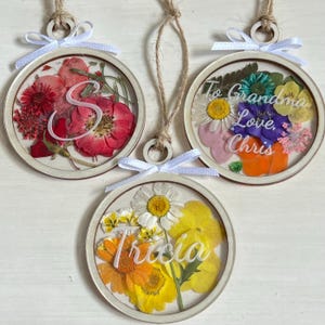 Personalized Floral Christmas Ornament: Engraved Acrylic & Dried Flowers