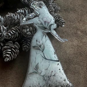 Resin Floral Princess Aurora Ornament – Handmade Resin Fairy Tale Decoration | Elegant Christmas Tree Hanging