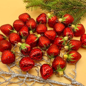 Set of 30 Strawberry Ornaments – Handmade Glass Fruit Christmas Decorations – Vintage Retro Holiday Baubles – Collectible Décor